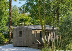 Extérieur mobil-home éco-rénové au camping à Vias